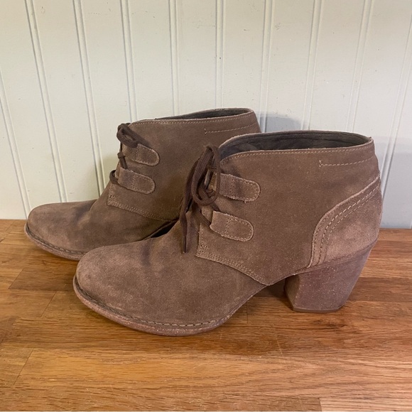 Clarks Carleta Lyon Suede Booties (12) - Picture 3 of 7